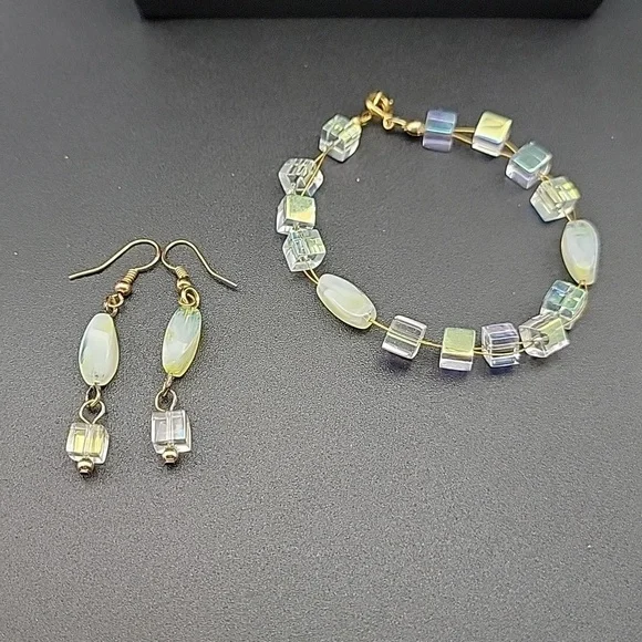 AB Cube & Givre Art Glass Necklace Bracelet and Earring Set Gold Tone Wire